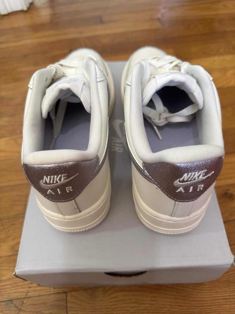 *Slightly Used* Nike Air Force Women White Purple (DV7470-100) Size 8W - Picture 6 of 11